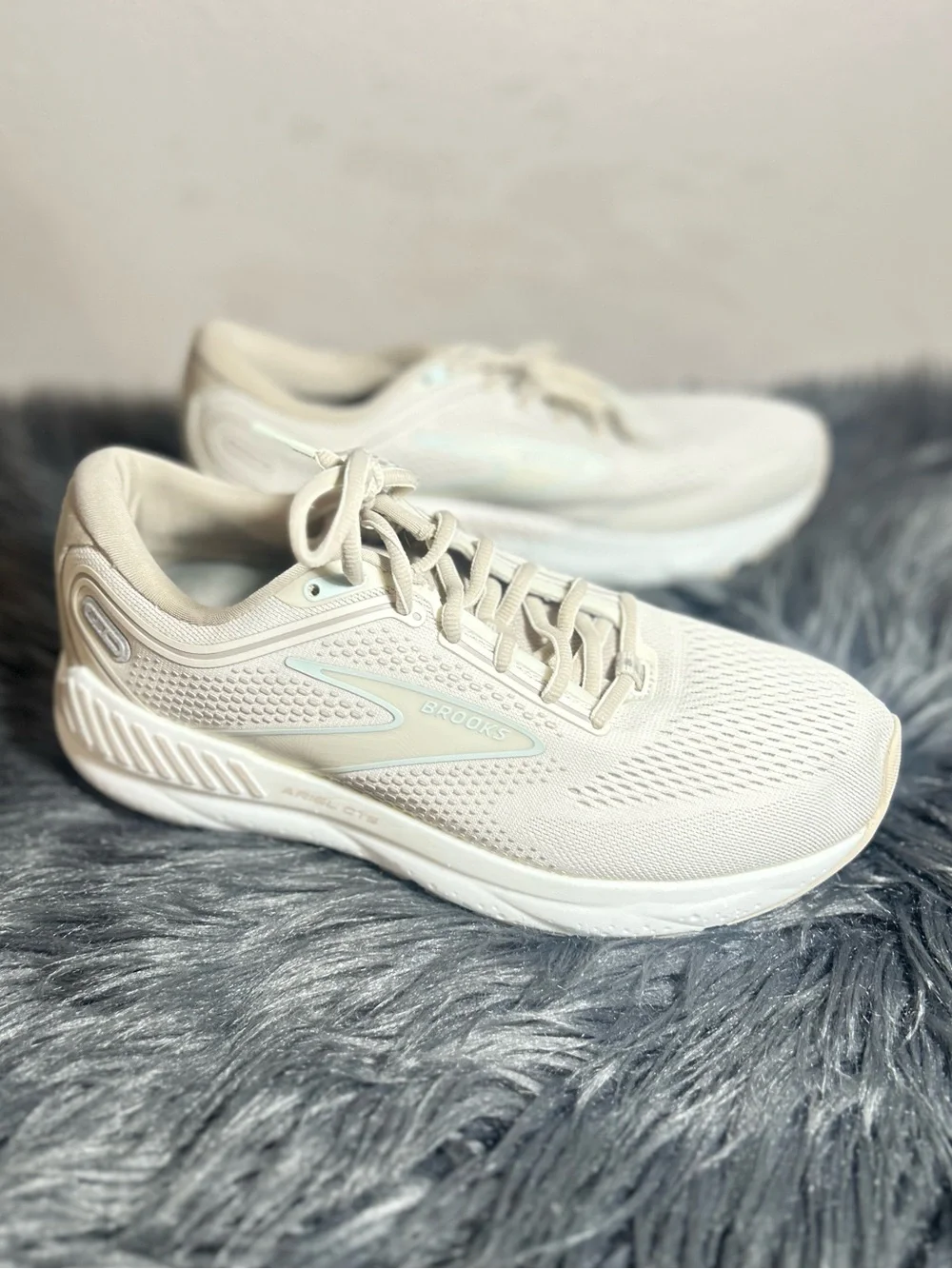 BROOKS ARIEL GTS 23 CHATEAU GREY/WHITE SAND RUNNING Beige/White Sneaker Sz8.5
